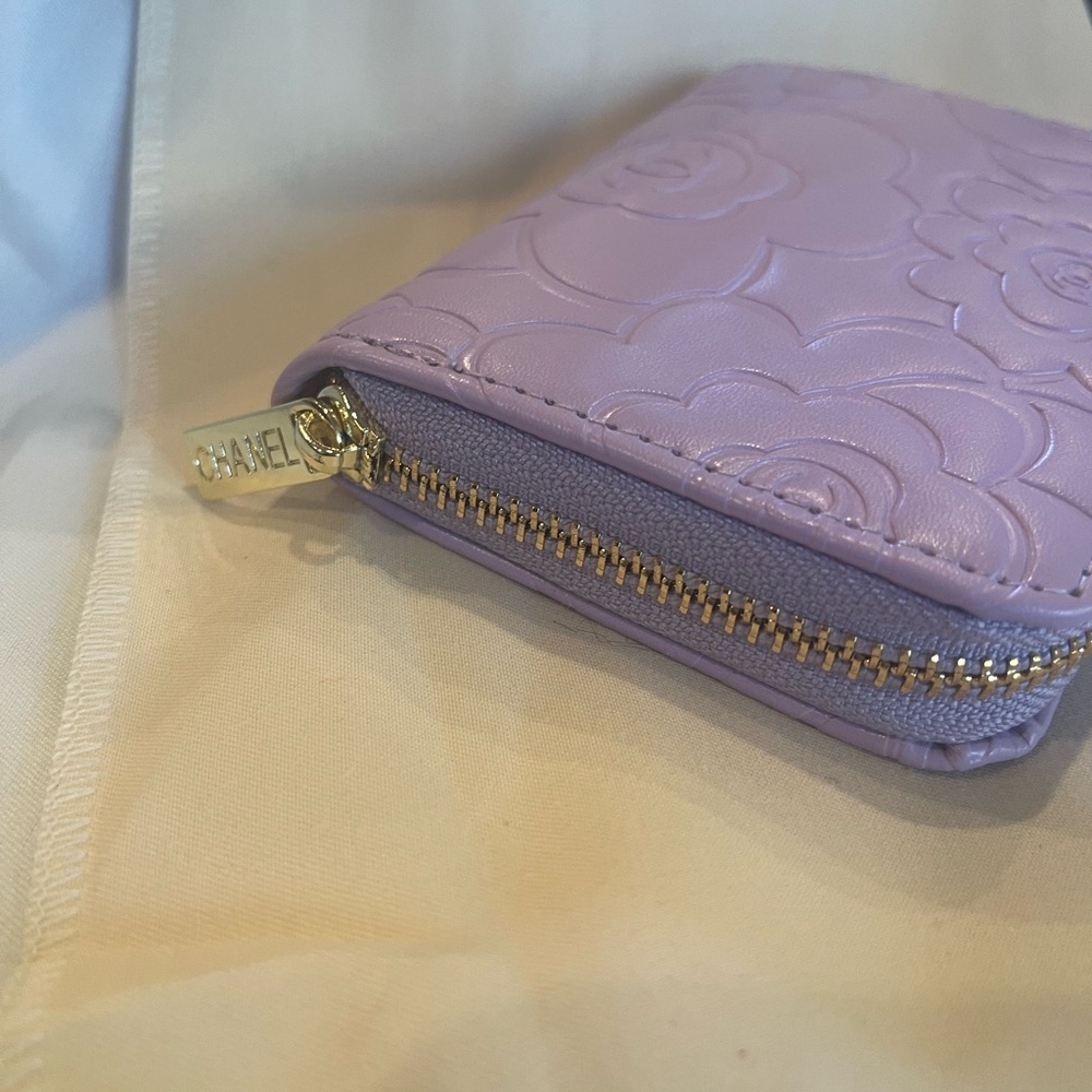 Lavender Floral Embossed Wallet - Picture 6 of 6